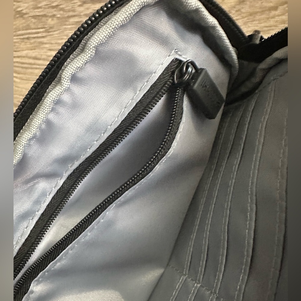 🌴 NWT The Front Pocket Crossbody – Tropical Navy (4-in-1 Convertible Bag) 🌴 - Picture 15 of 16